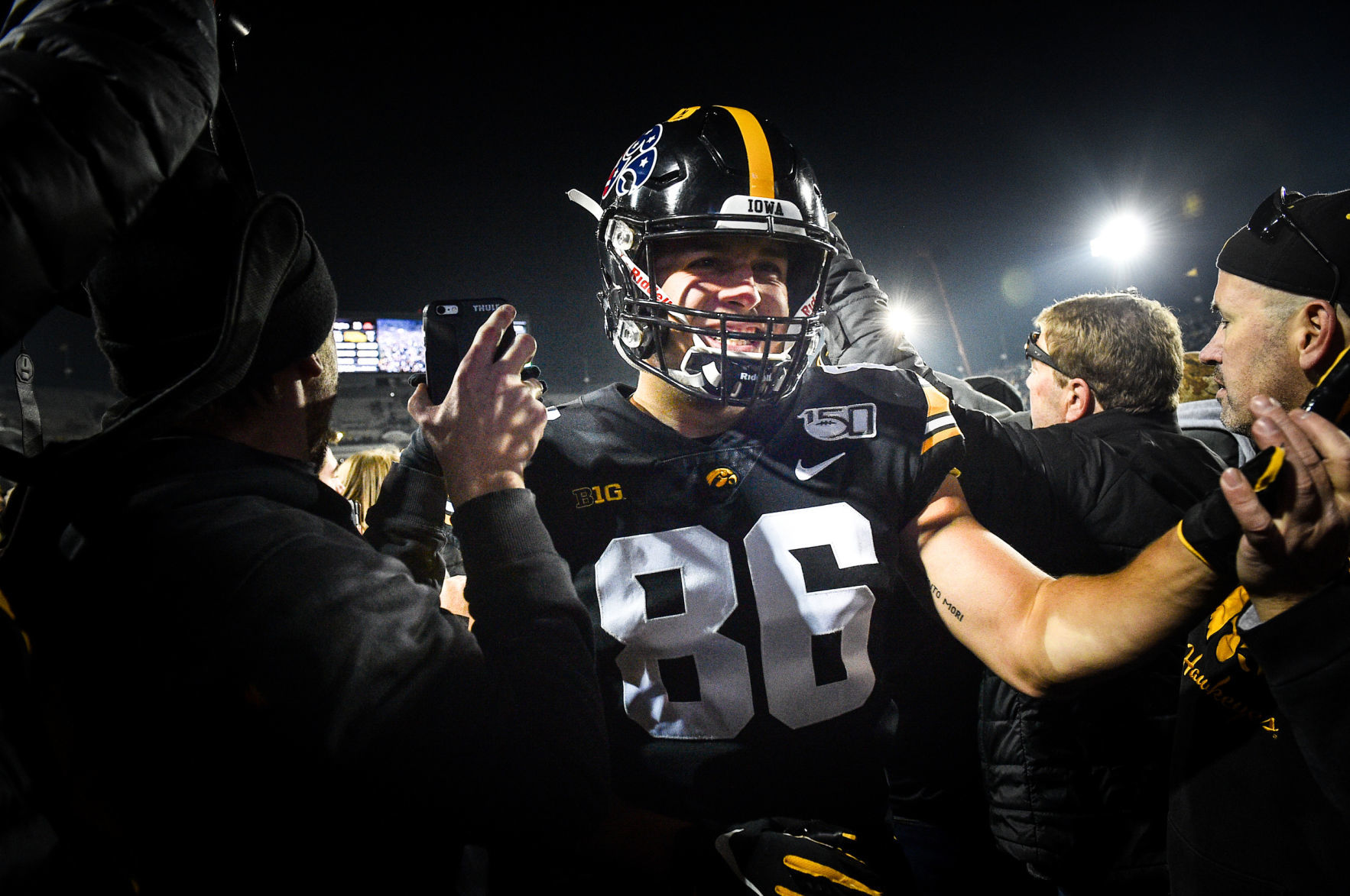 111619-qct-spt-iowa-minn-foot-172a.jpg
